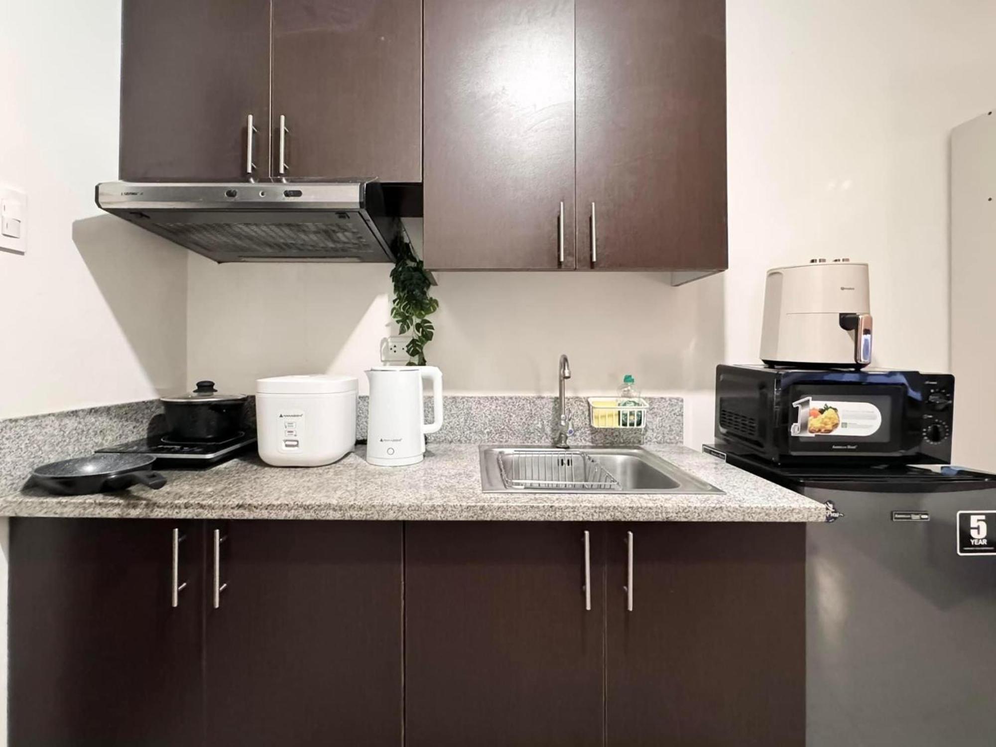 Camari Mandaluyong Staycation 2 With Ps4, 400mbps Wifi, Pool, Netflix Near Mrt Boni, Bgc, Megamall, Makati *