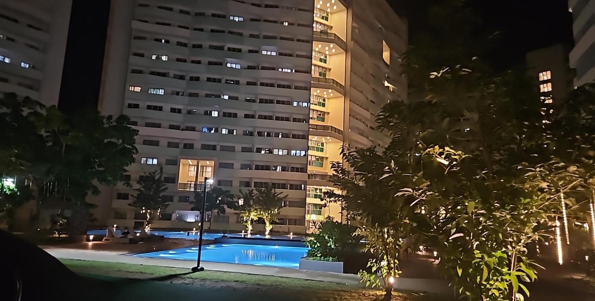 Private W/ Balcony Near Batasan, Ateneo, Up, Diliman, The Residences At Commonwealth * Manila