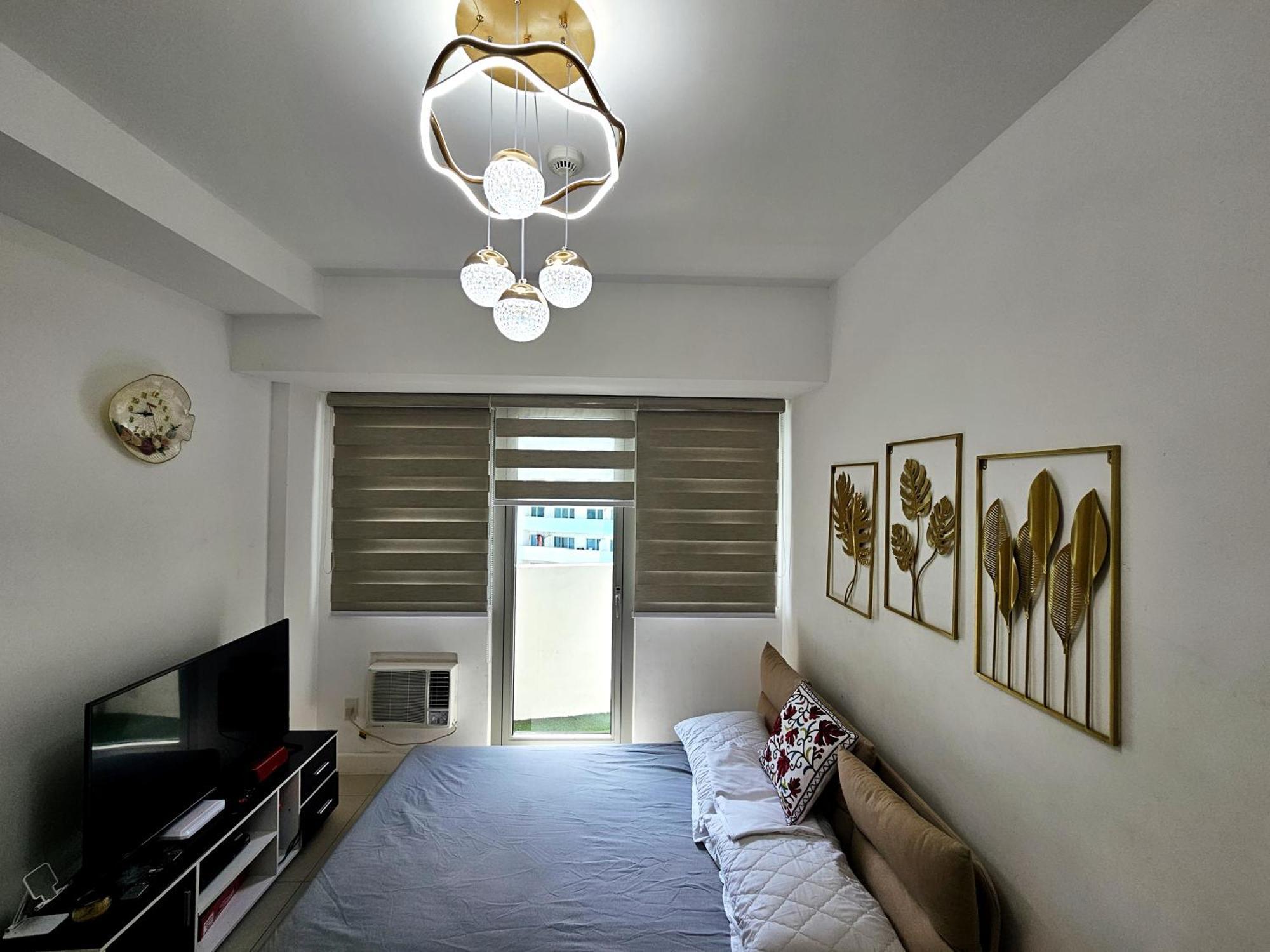 Apartment Private W/ Balcony Near Batasan, Ateneo, Up, Diliman, The Residences At Commonwealth *