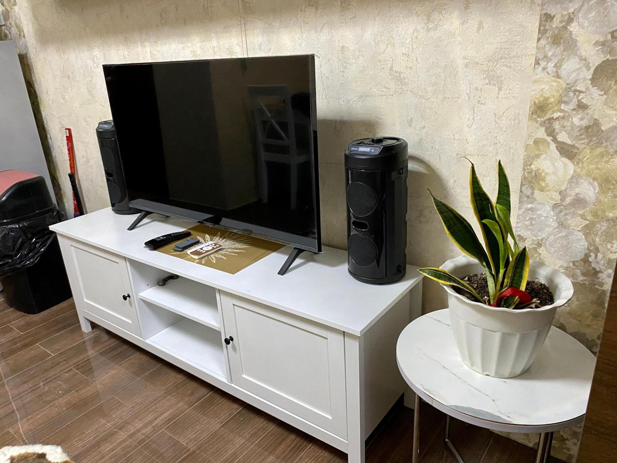 Artistry In Bloom Penthouse Retreat In Air Makati Blazing Fast 300 Mbps Air