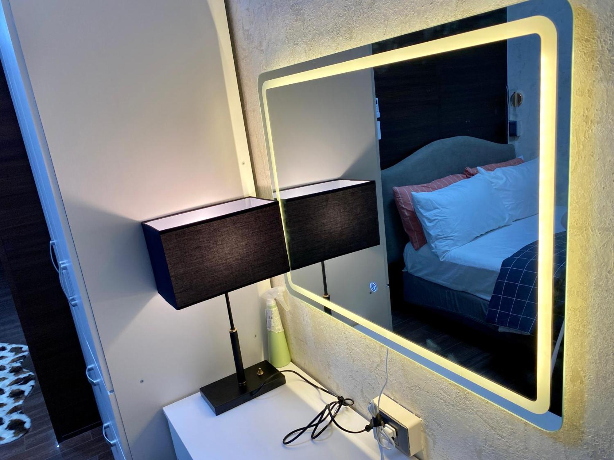 Artistry In Bloom Penthouse Retreat In Air Makati Blazing Fast 300 Mbps Air Apartment *