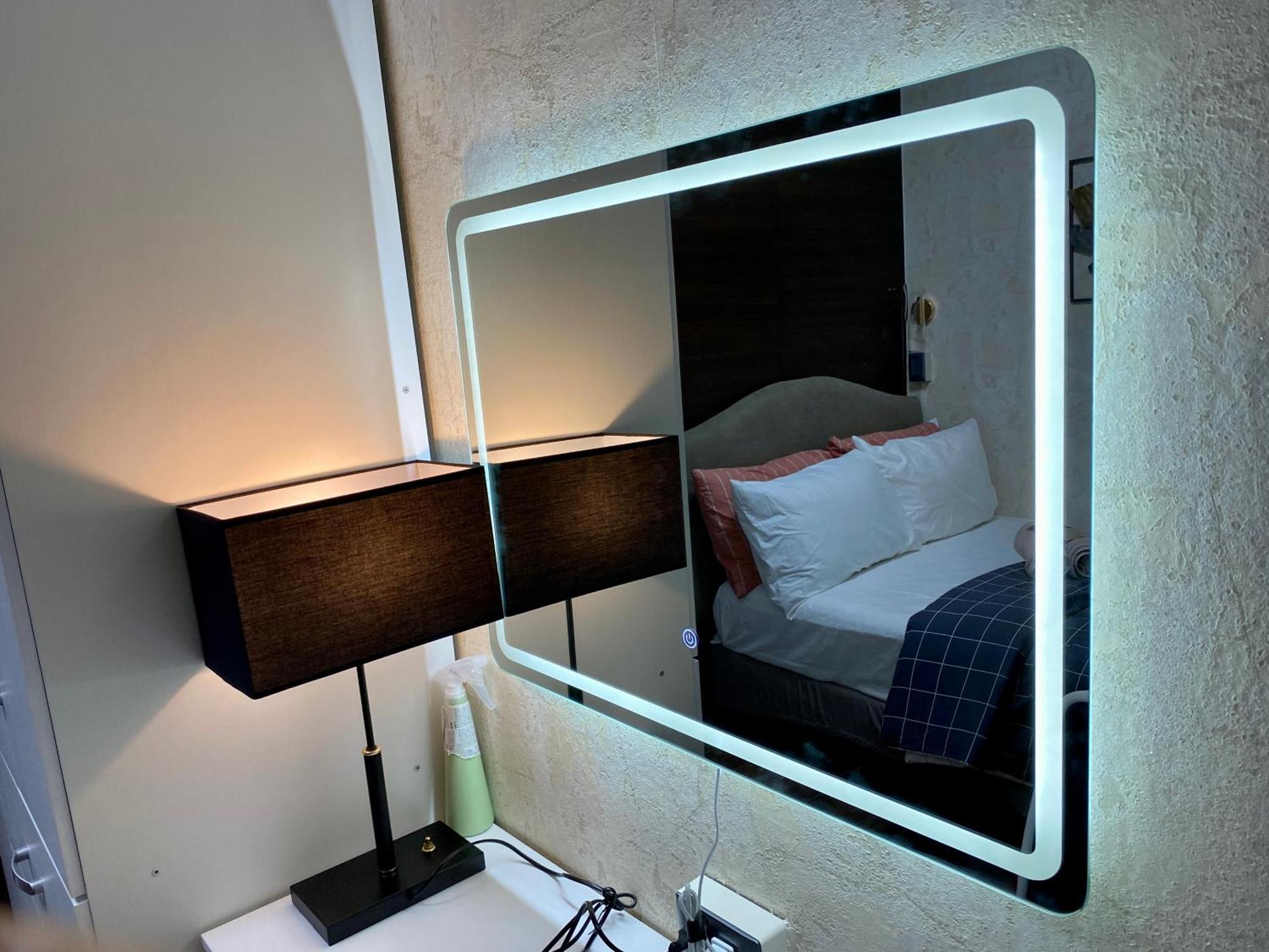 Artistry In Bloom Penthouse Retreat In Air Makati Blazing Fast 300 Mbps Air Apartment *