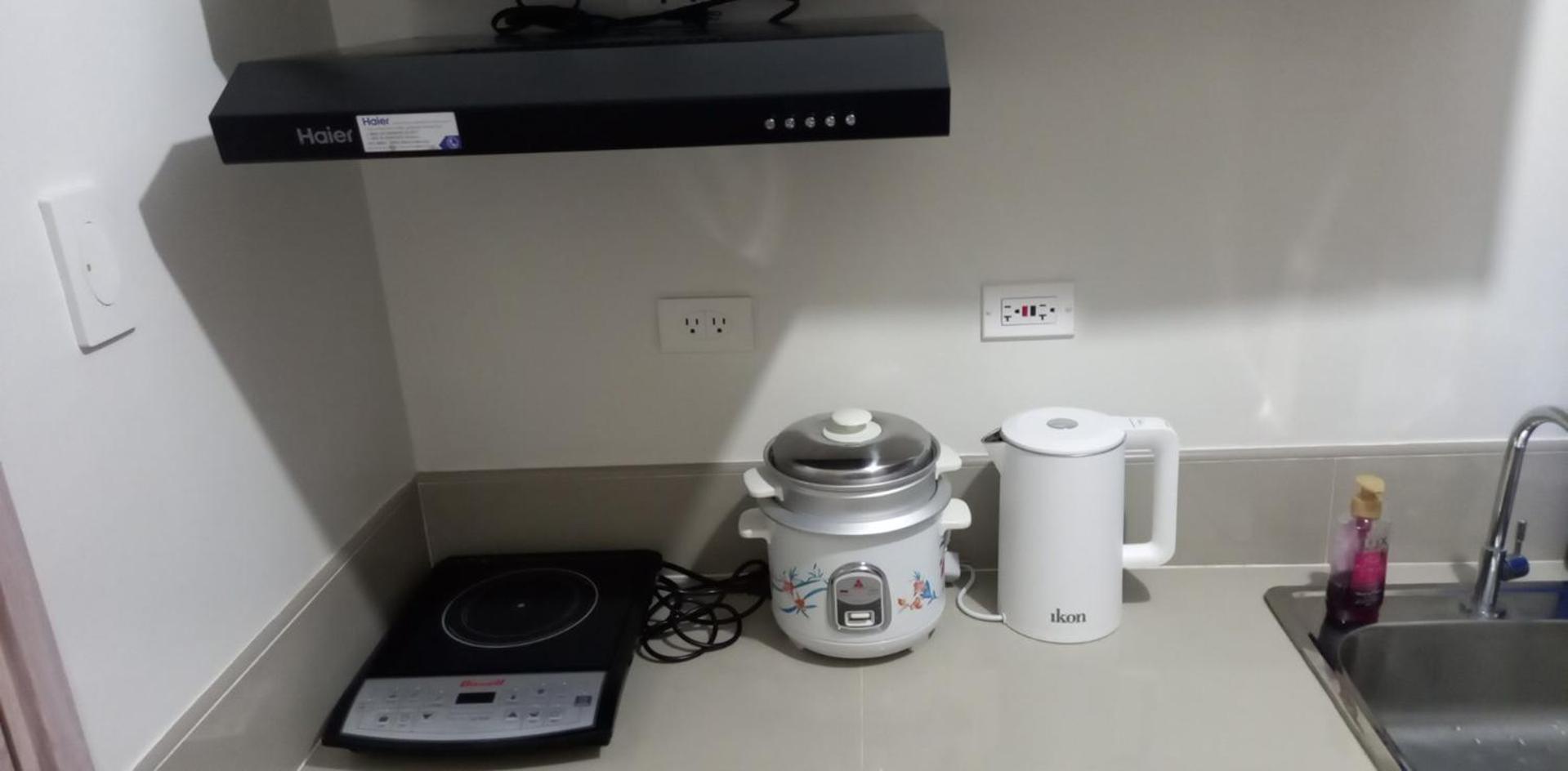 1 Bedroom Cozy Unit With Netflix & Free Wifi In Trees Residences Manila