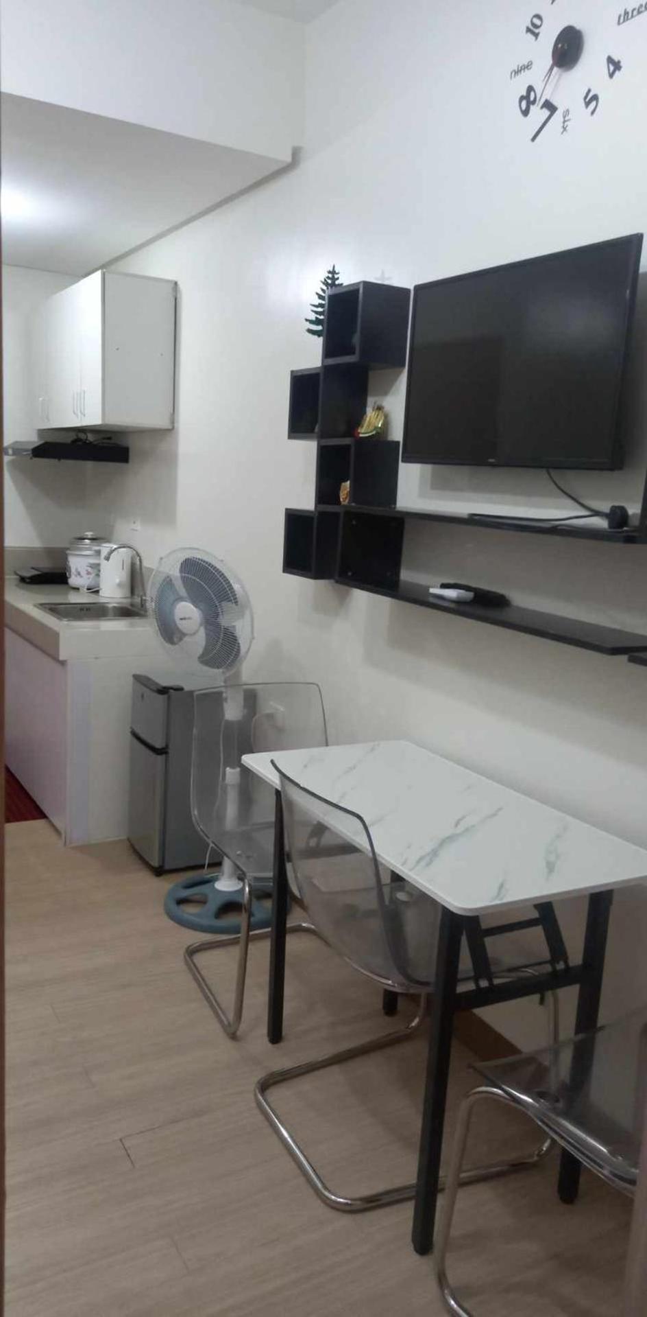 1 Bedroom Cozy Unit With Netflix & Free Wifi In Trees Residences * Manila