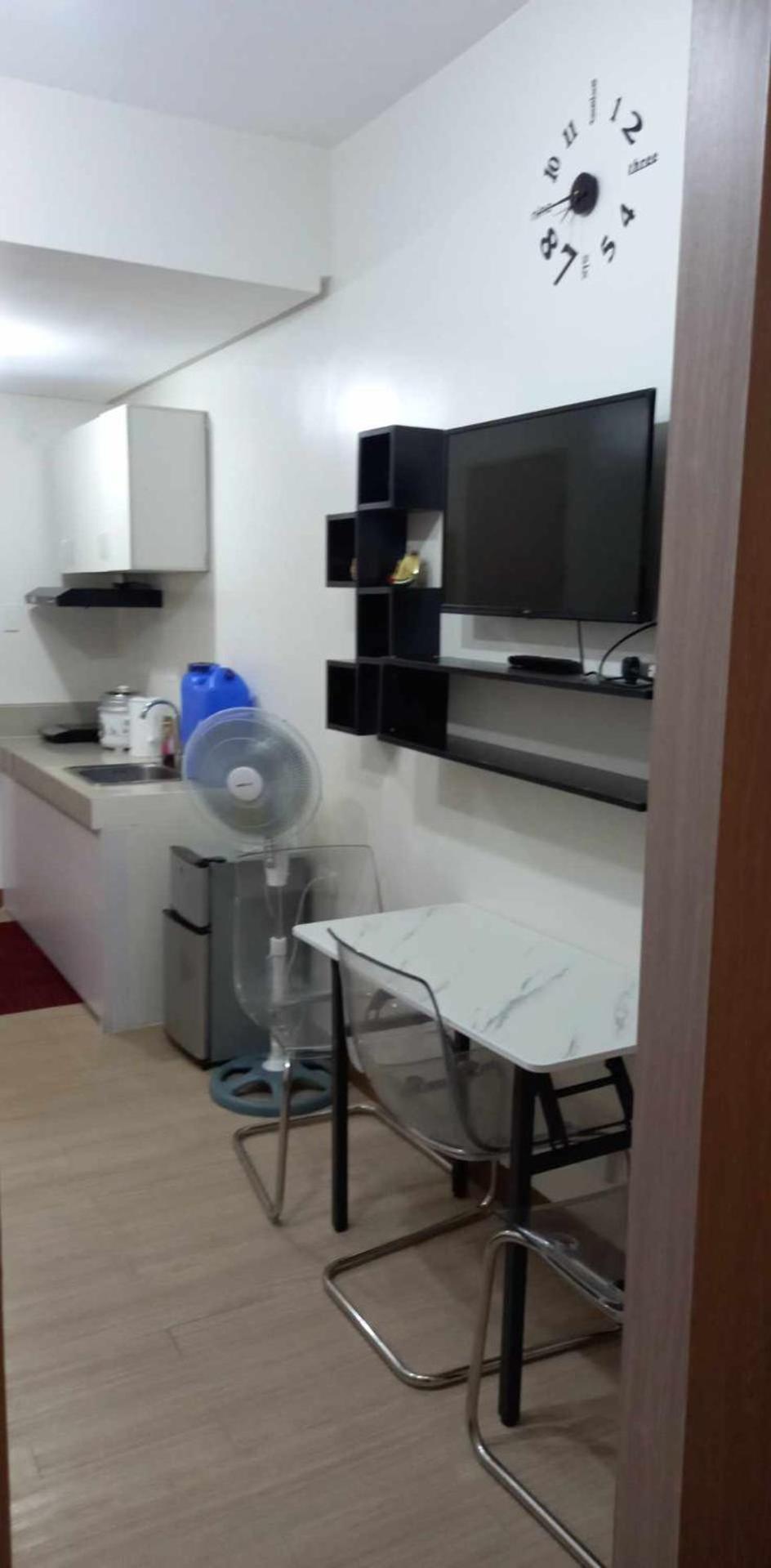 1 Bedroom Cozy Unit With Netflix & Free Wifi In Trees Residences
