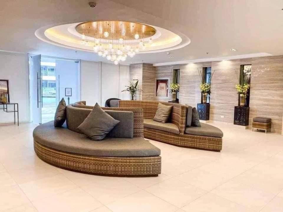 Apartment 1br W/ Balcony Near Megamall: The Admiral's Lounge