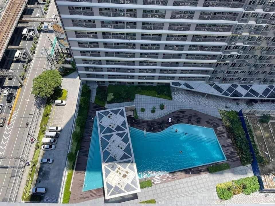 Apartment 1br W/ Balcony Near Megamall: The Admiral's Lounge *