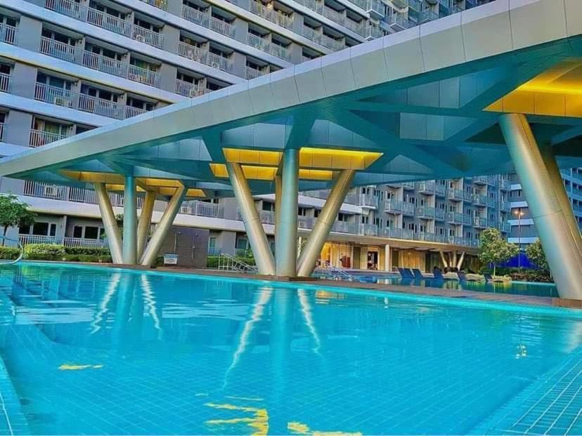 Apartment 1br W/ Balcony Near Megamall: The Admiral's Lounge *