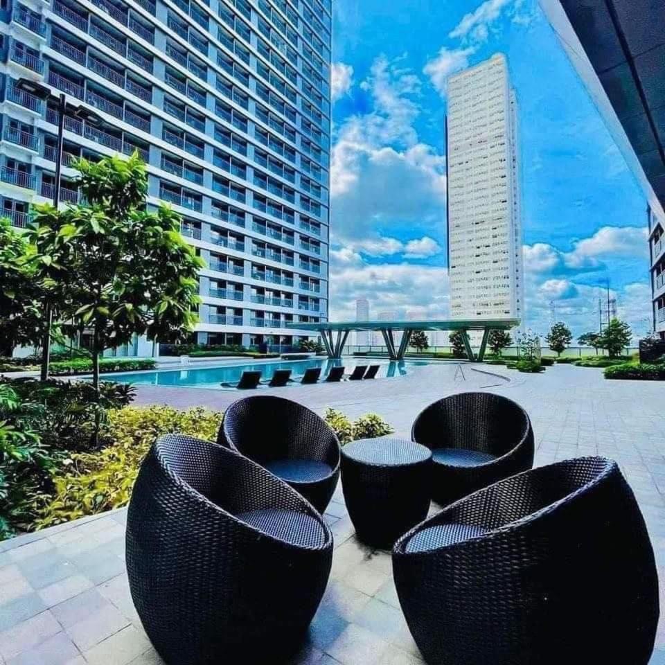 Apartment 1br W/ Balcony Near Megamall: The Admiral's Lounge Manila