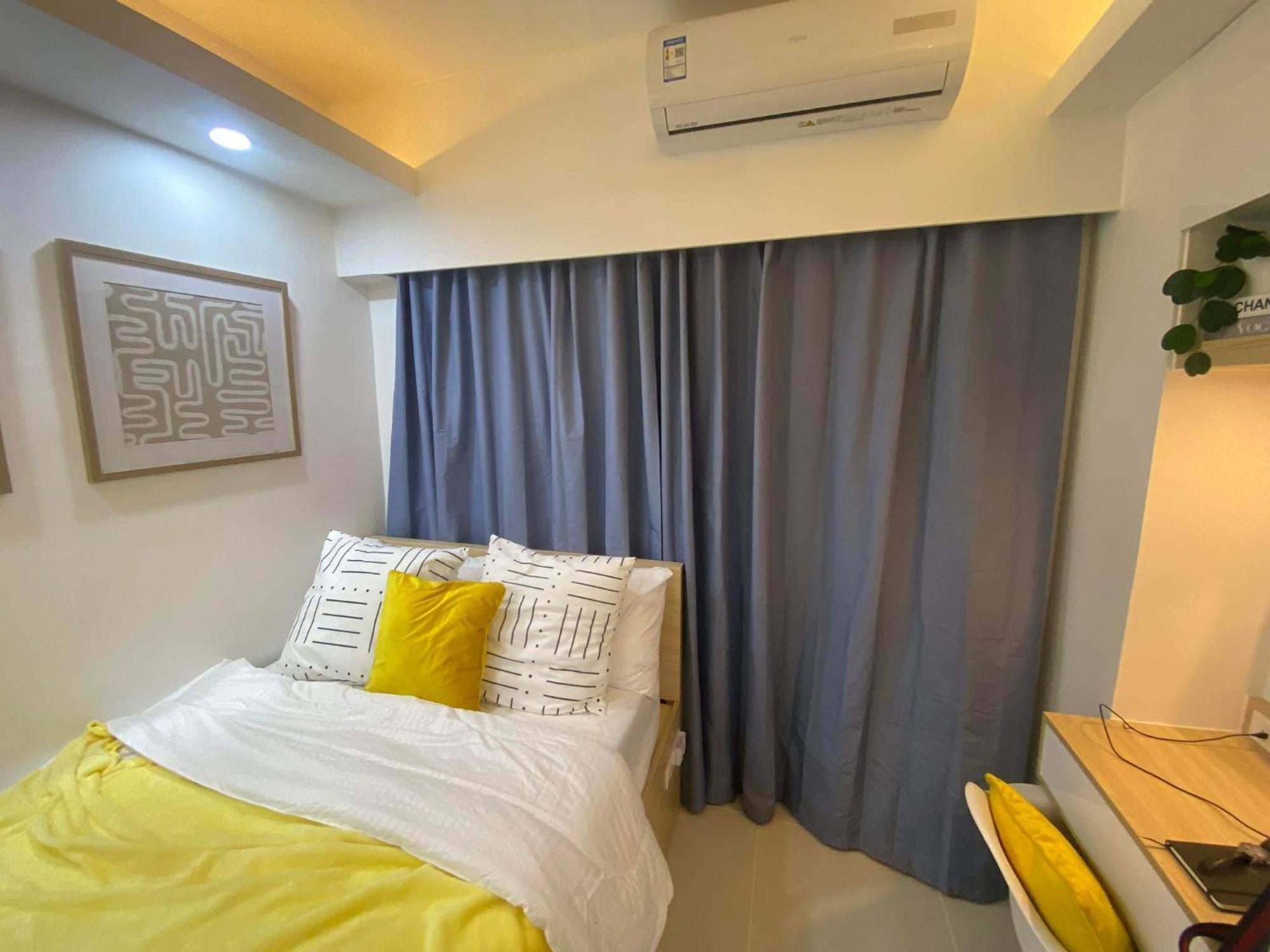 1br W/ Balcony Near Megamall: The Admiral's Lounge * Manila