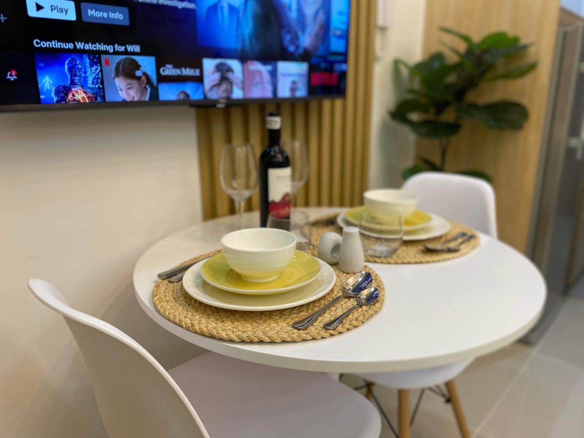 1br W/ Balcony Near Megamall: The Admiral's Lounge *