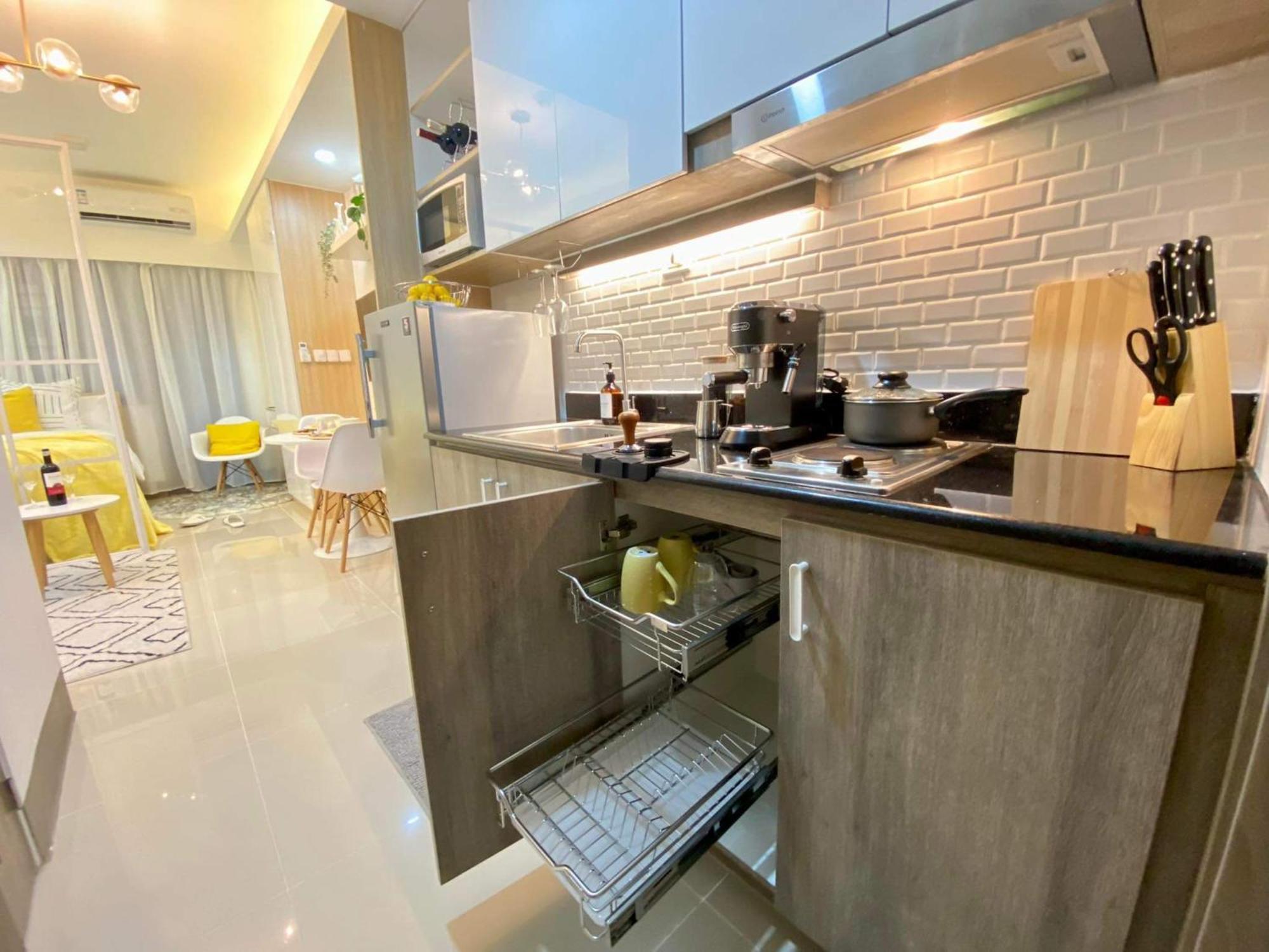 Apartment 1br W/ Balcony Near Megamall: The Admiral's Lounge *