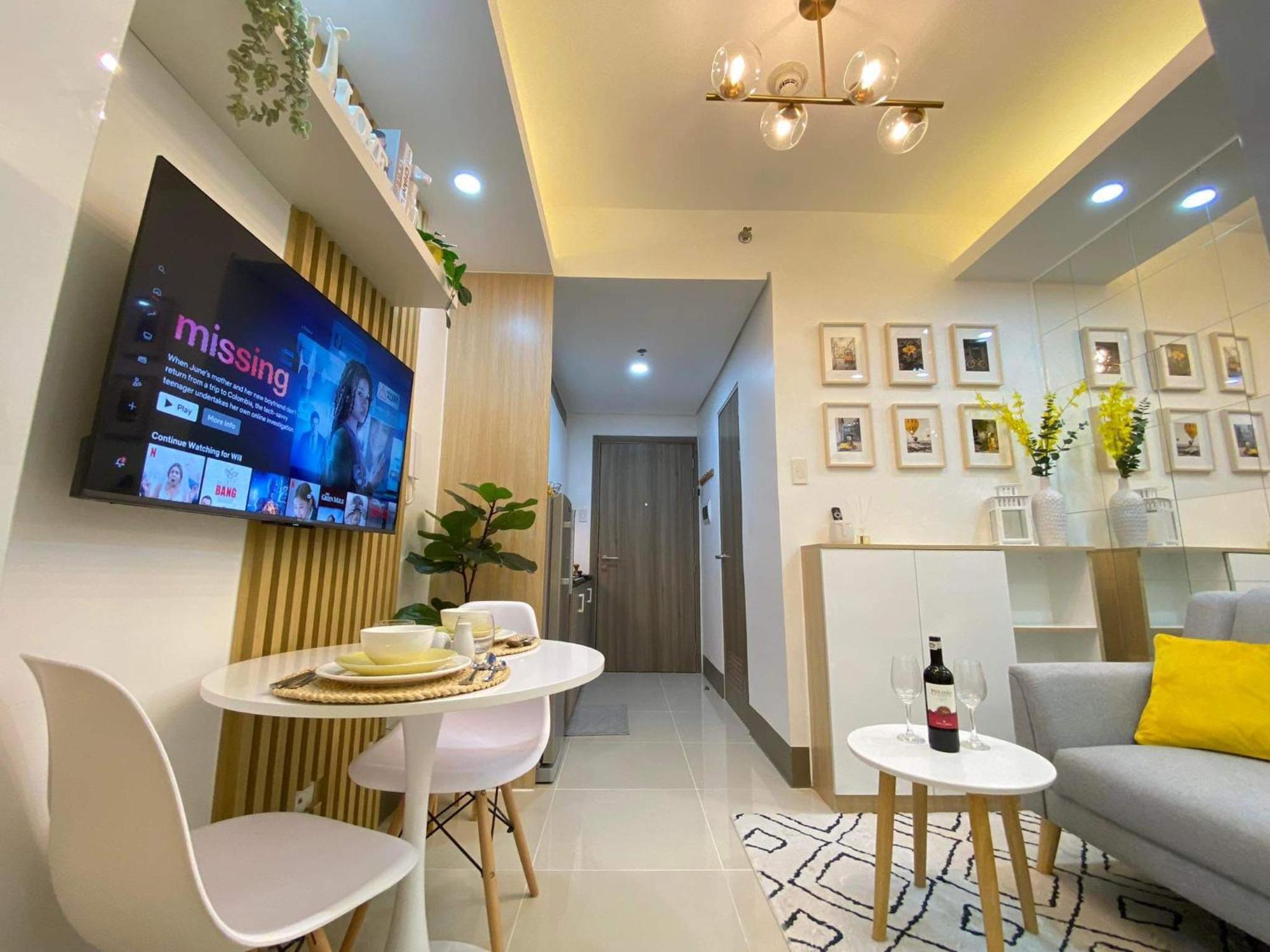 1br W/ Balcony Near Megamall: The Admiral's Lounge *