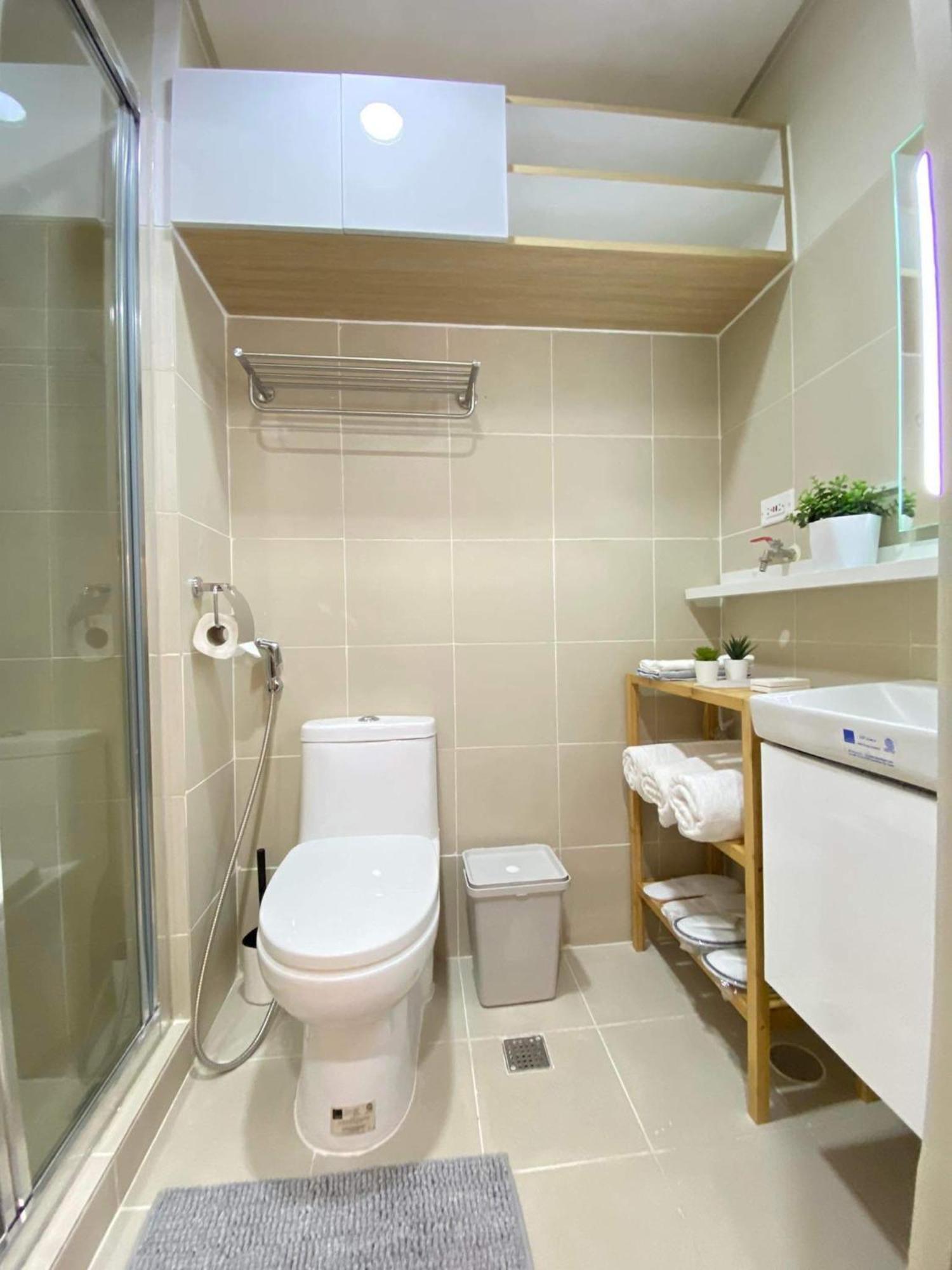 1br W/ Balcony Near Megamall: The Admiral's Lounge *
