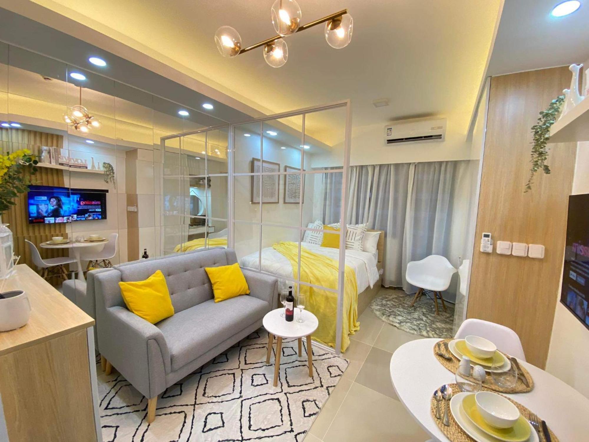 1br W/ Balcony Near Megamall: The Admiral's Lounge