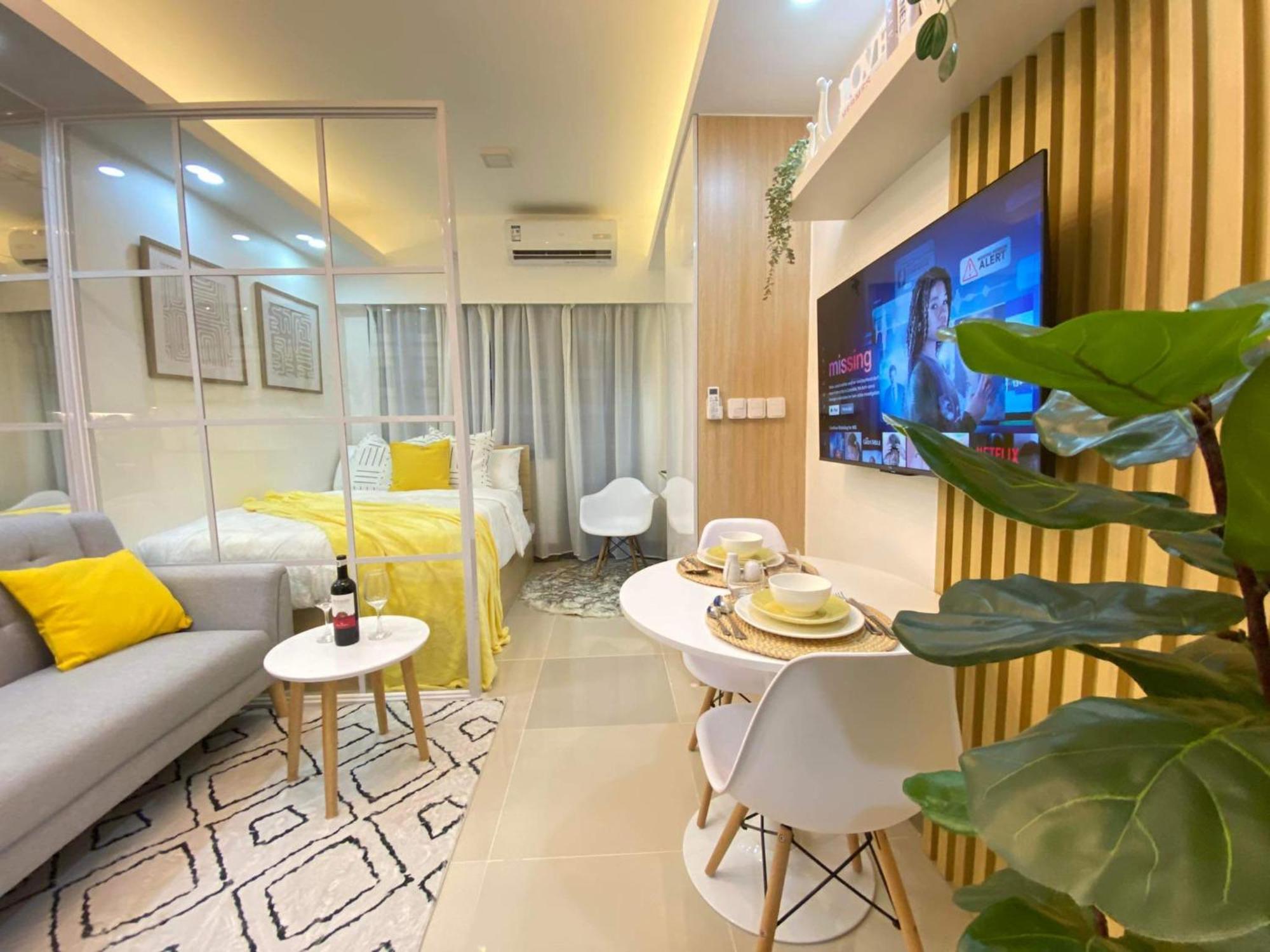 1br W/ Balcony Near Megamall: The Admiral's Lounge Manila