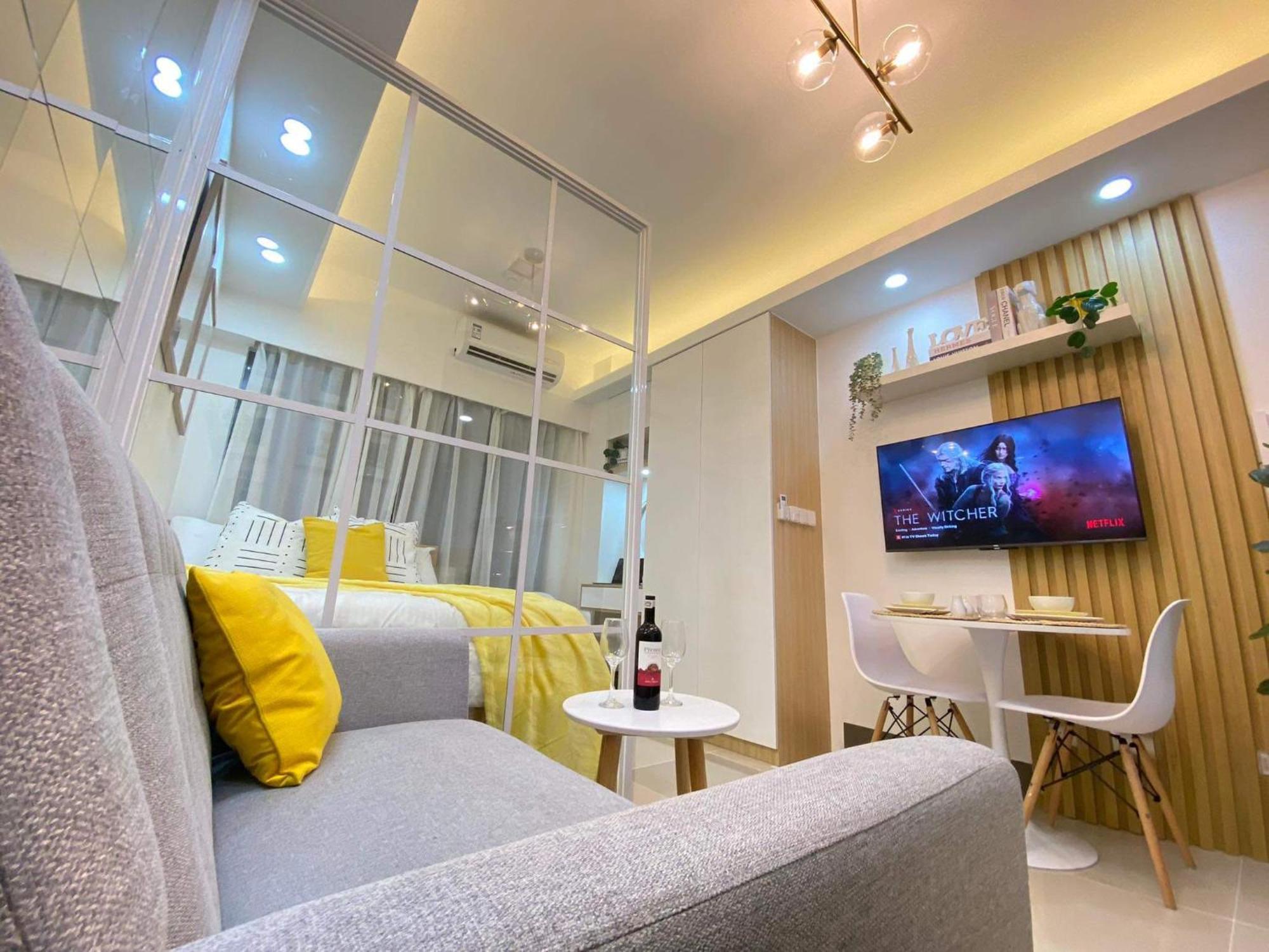 1br W/ Balcony Near Megamall: The Admiral's Lounge *
