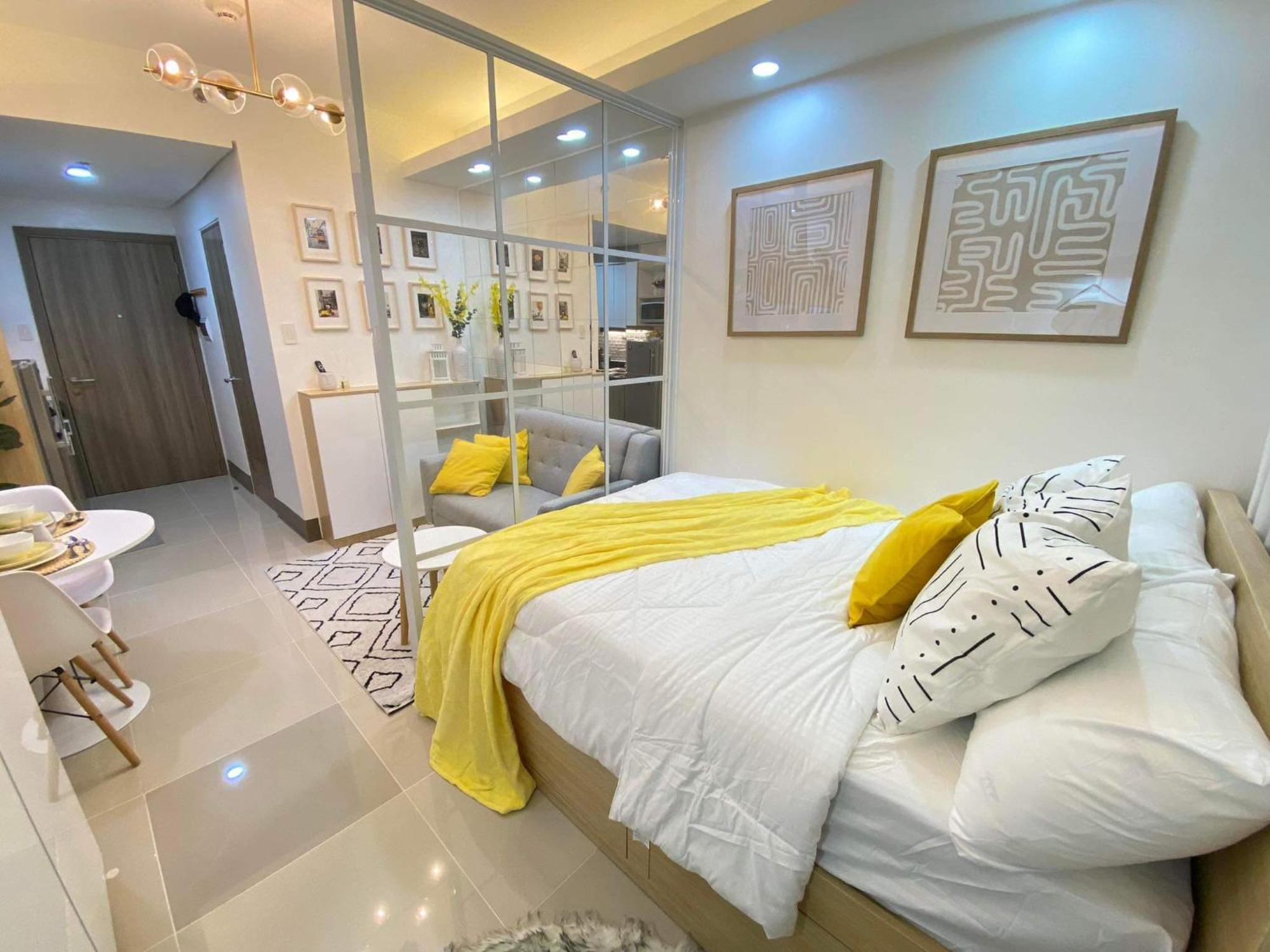1br W/ Balcony Near Megamall: The Admiral's Lounge *