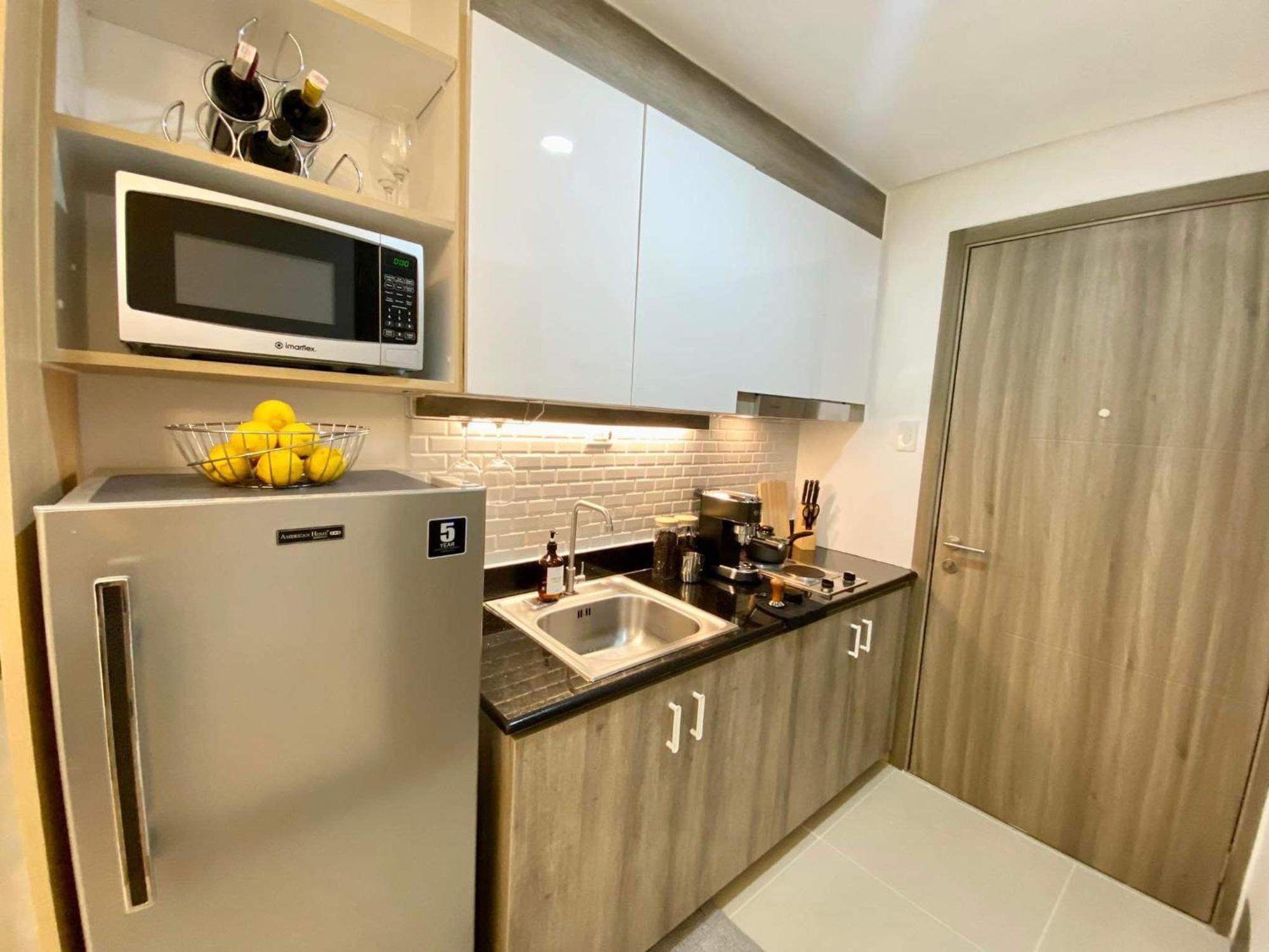 Apartment 1br W/ Balcony Near Megamall: The Admiral's Lounge