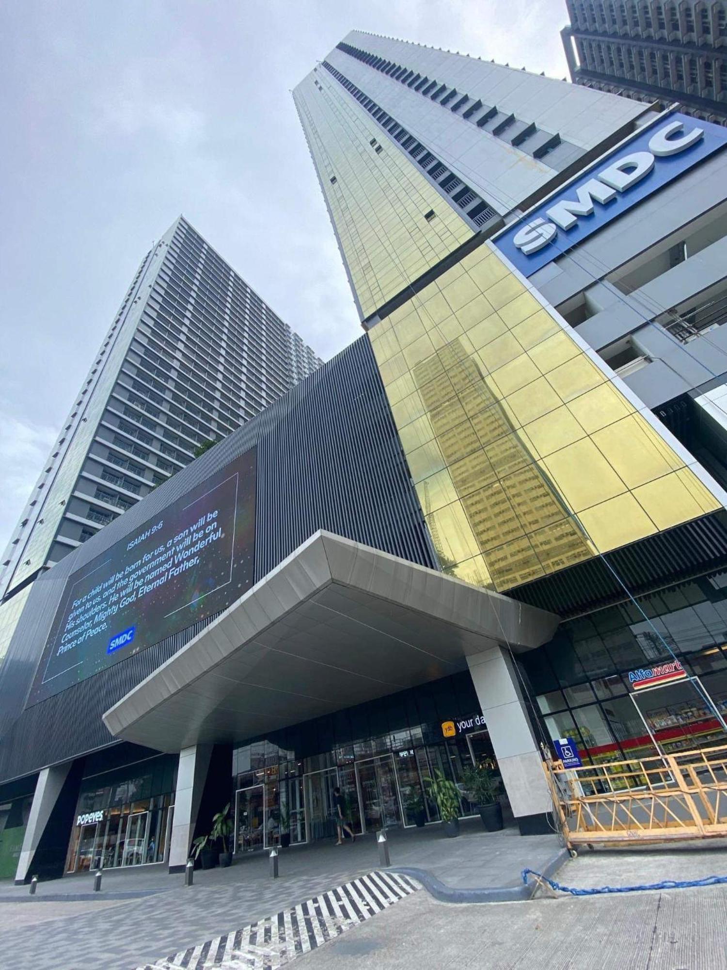 1br W/ Balcony Near Megamall: The Admiral's Lounge *