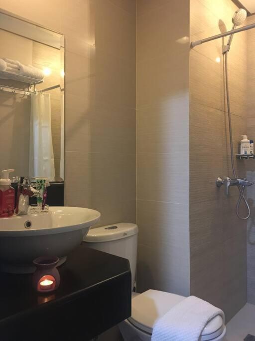 Spotless Cozy Unit @ 150 Newport Across Naia T3 Apartment Manila