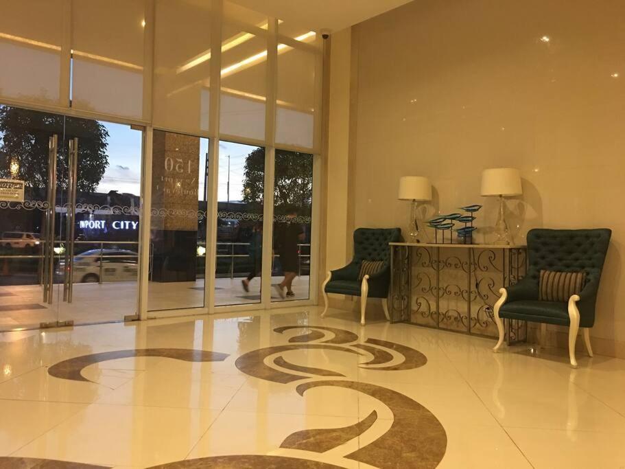 Spotless Cozy Unit @ 150 Newport Across Naia T3 Apartment