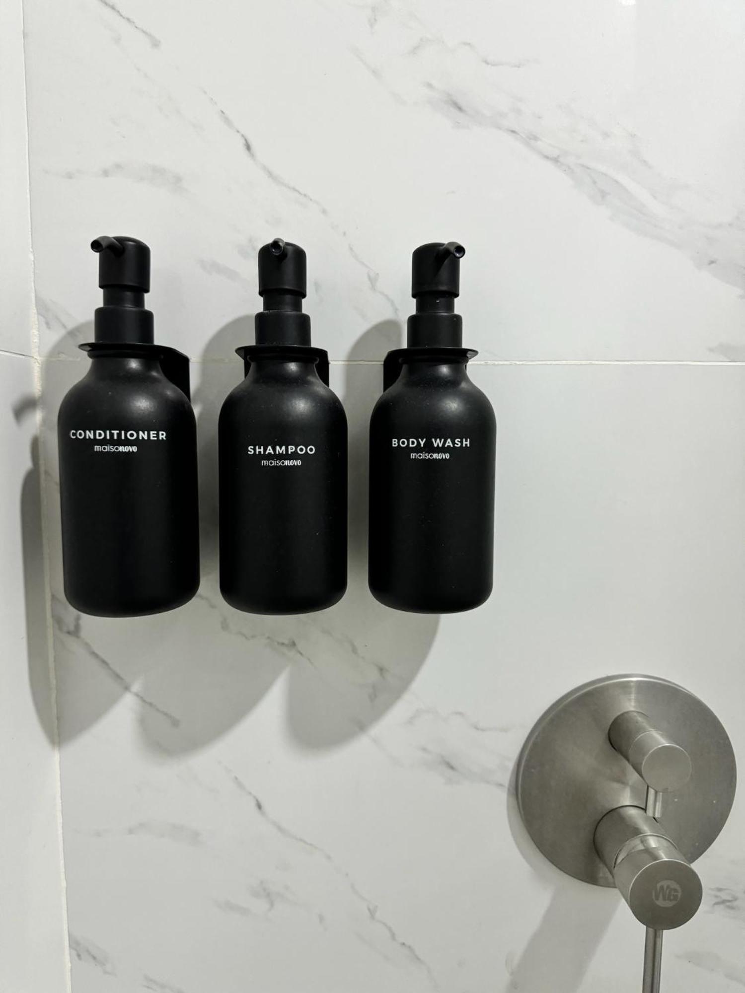 Stylish Staycation Near Bgc W/ Cinema Apartment