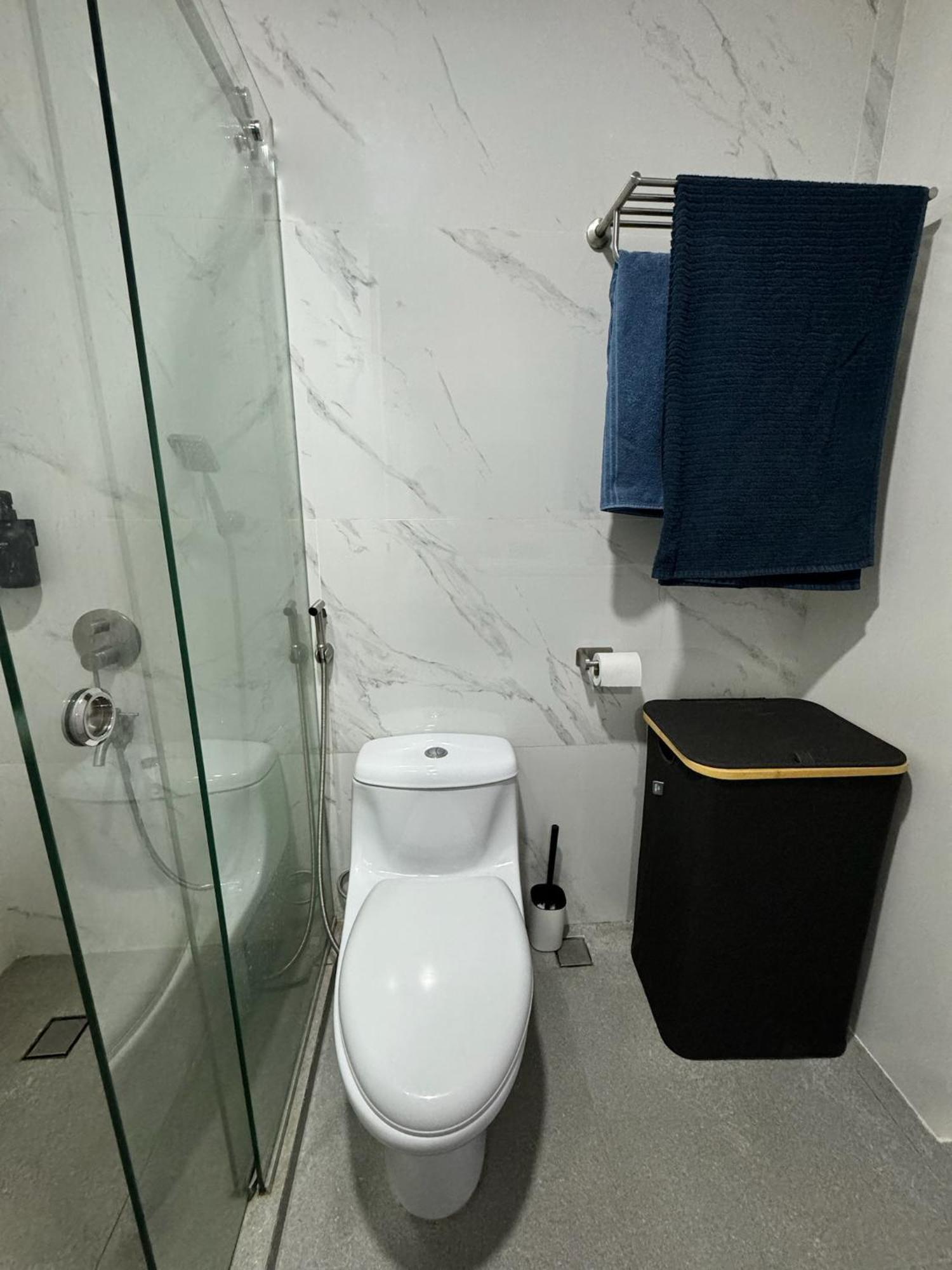 Stylish Staycation Near Bgc W/ Cinema Manila