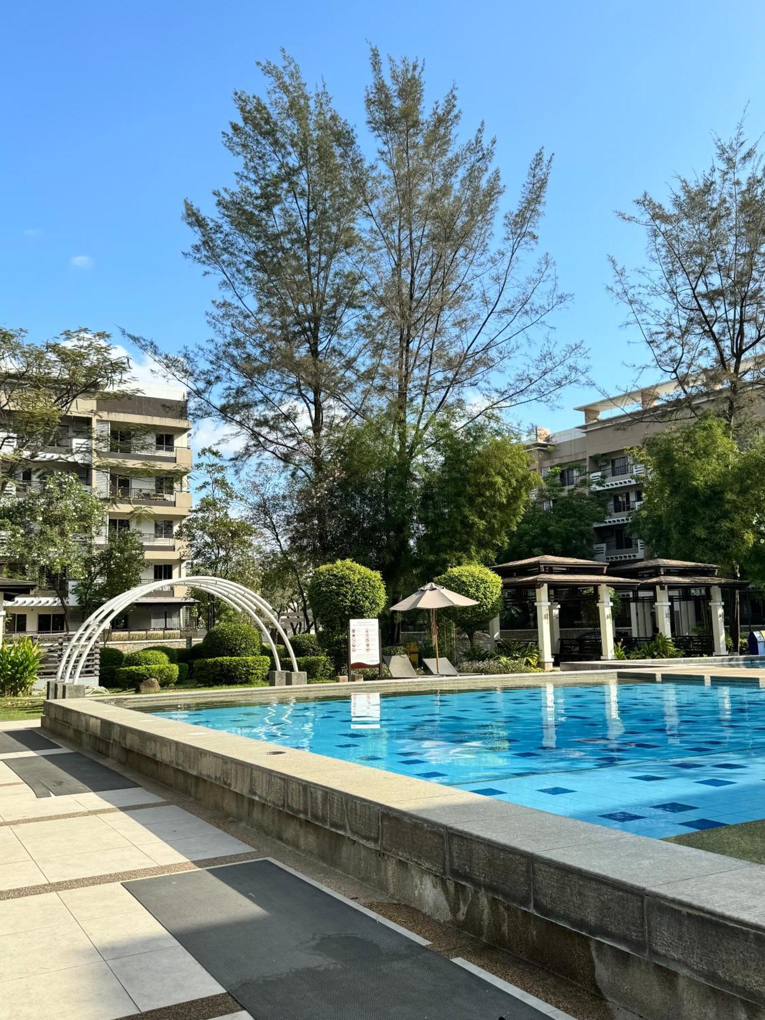 Apartment Stylish Staycation Near Bgc W/ Cinema Manila