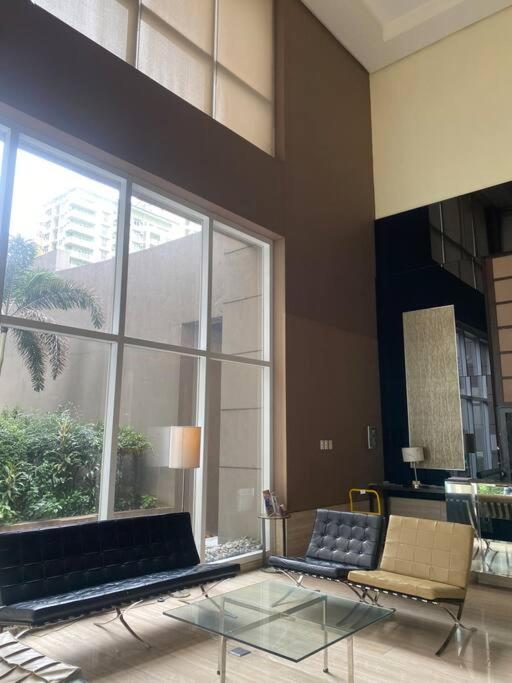 Bgc Stays+free Pool&gym Access,200 Mbps