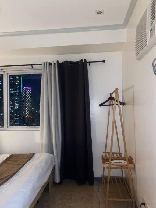 Bgc Stays+free Pool&gym Access,200 Mbps * Manila