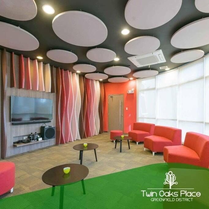 Apartment 2 Bedroom Loft At Twin Oaks Place *