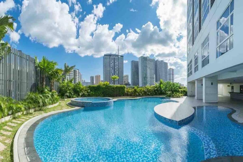 2 Bedroom Loft At Twin Oaks Place *