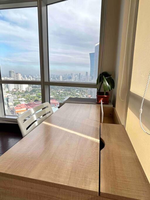 2 Bedroom Loft At Twin Oaks Place *