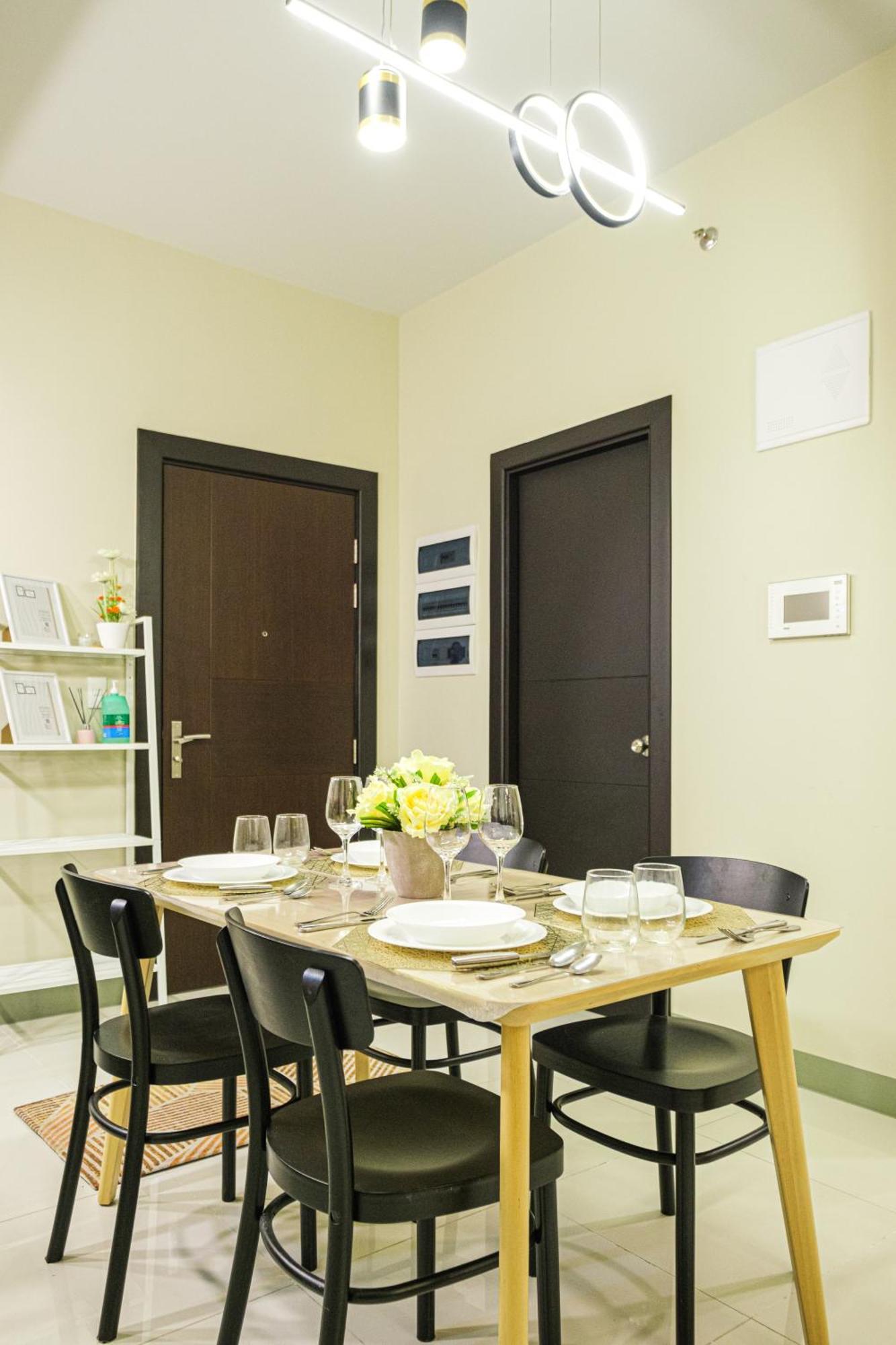 Premium 3br Uptownbgc W/ Bathtub & Balcony * Manila