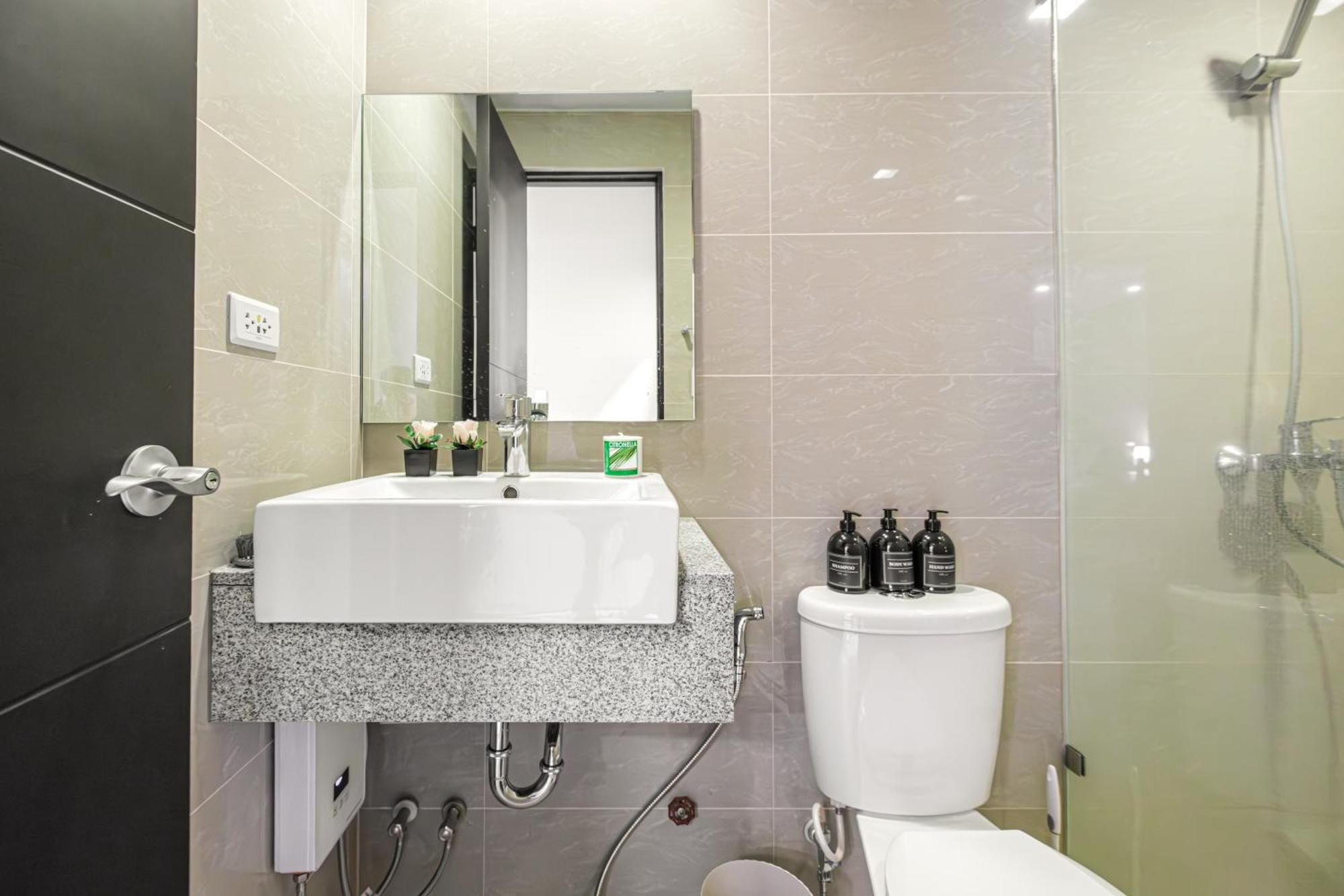 Apartment Premium 3br Uptownbgc W/ Bathtub & Balcony