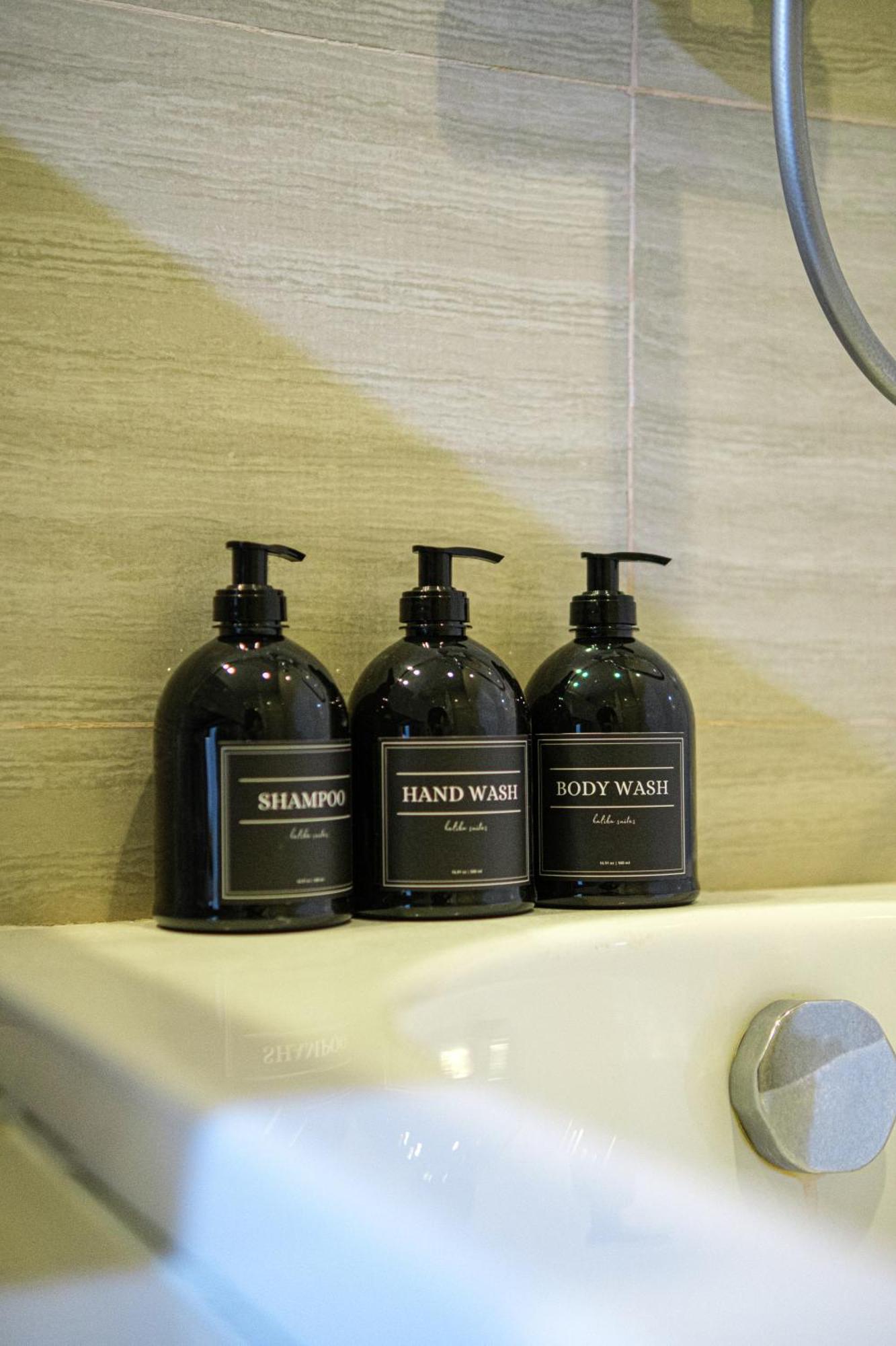 Premium 3br Uptownbgc W/ Bathtub & Balcony Apartment Manila