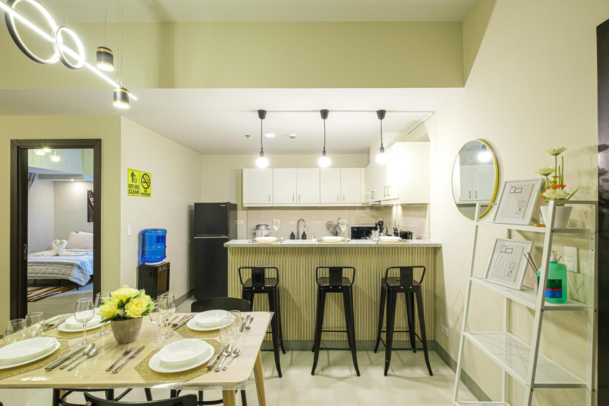 Premium 3br Uptownbgc W/ Bathtub & Balcony Apartment *