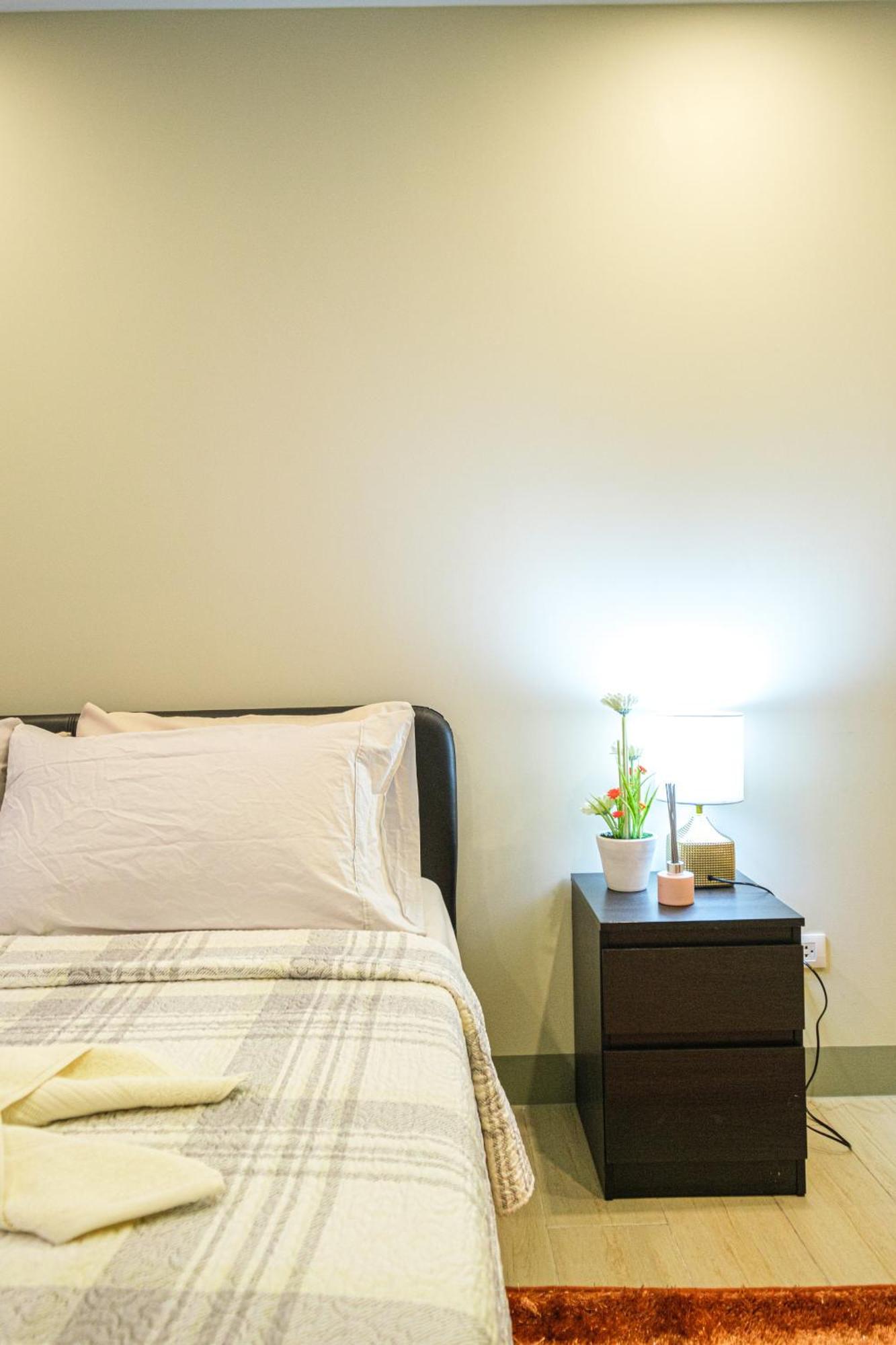 Premium 3br Uptownbgc W/ Bathtub & Balcony Apartment
