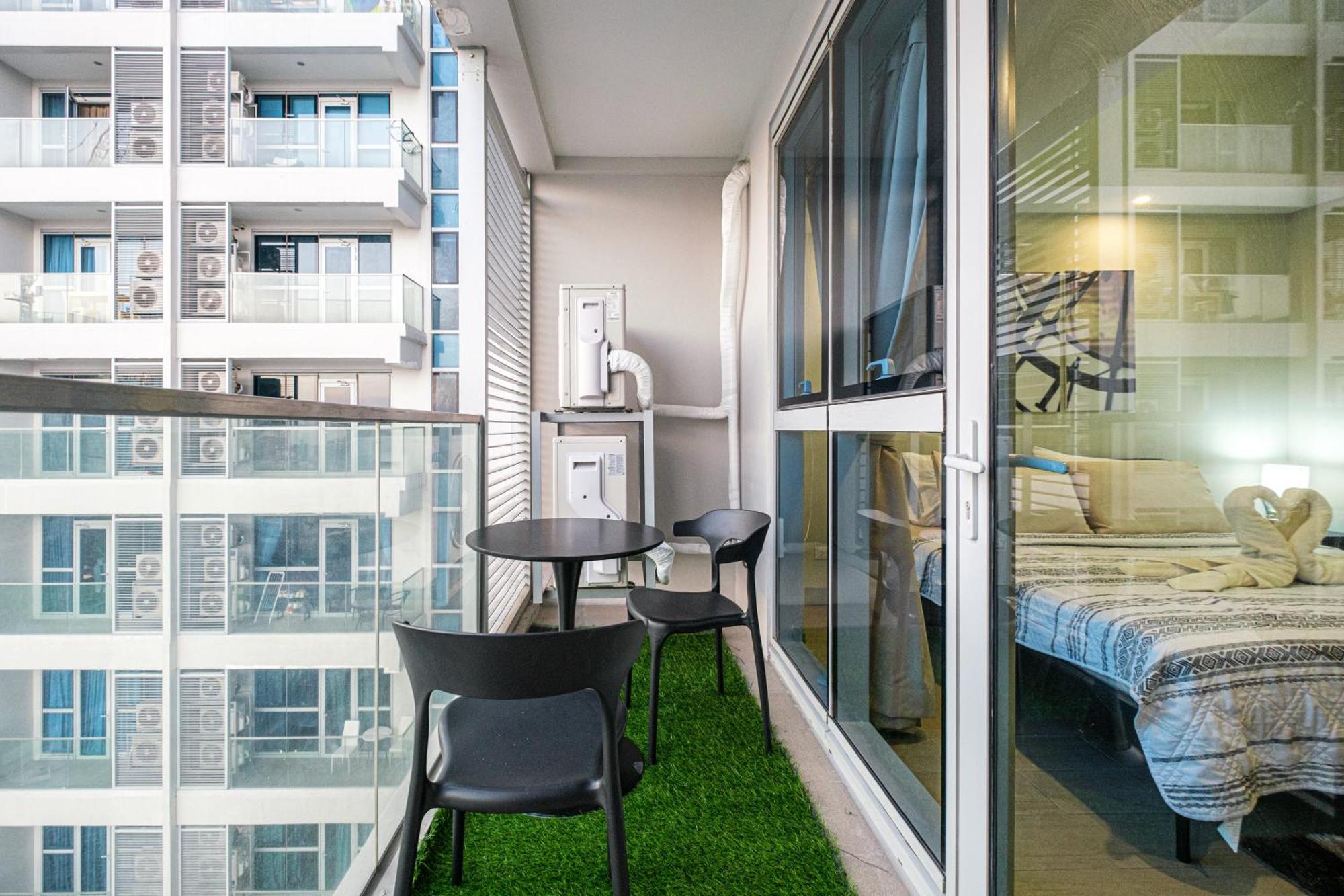 Premium 3br Uptownbgc W/ Bathtub & Balcony * Manila