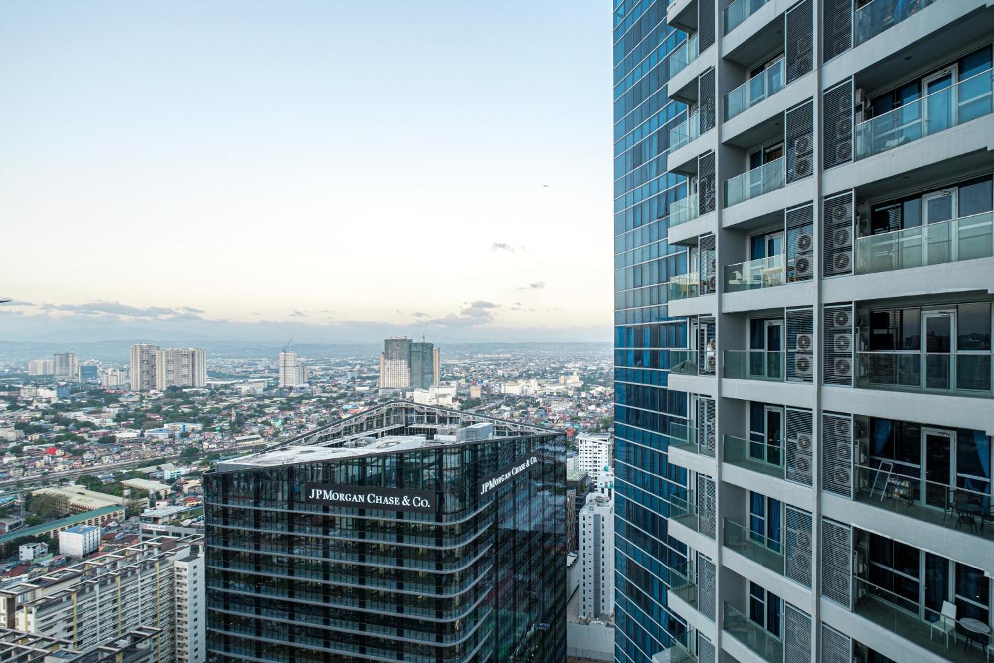 Apartment Premium 3br Uptownbgc W/ Bathtub & Balcony Manila