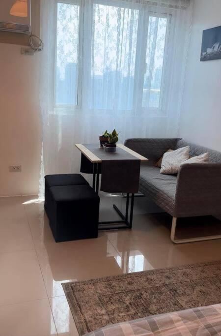 Overnight@ Light Apartamento Manila