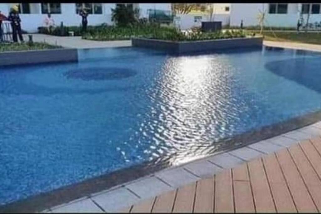 Private W/ Balcony Near Batasan, Ateneo, Up, Diliman, The Residences At Commonwealth Apartment