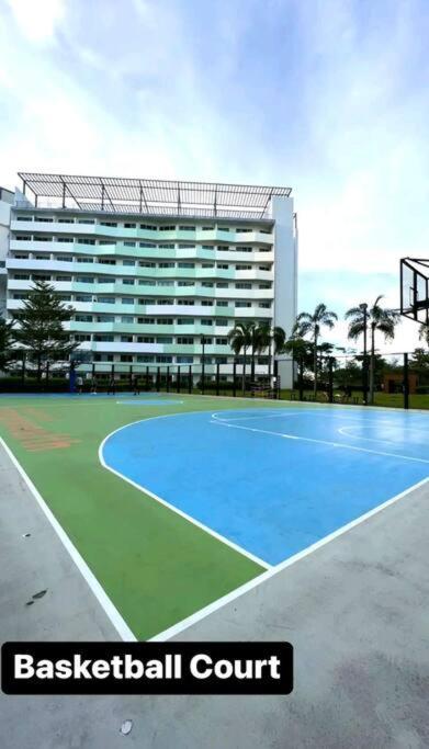 Apartment Private W/ Balcony Near Batasan, Ateneo, Up, Diliman, The Residences At Commonwealth Manila