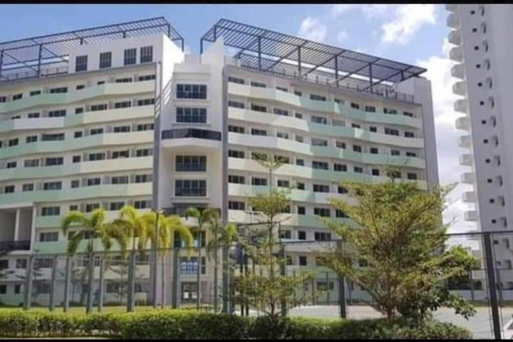Private W/ Balcony Near Batasan, Ateneo, Up, Diliman, The Residences At Commonwealth Apartment Manila
