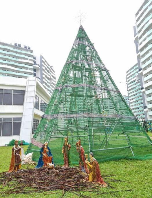 Private W/ Balcony Near Batasan, Ateneo, Up, Diliman, The Residences At Commonwealth Manila