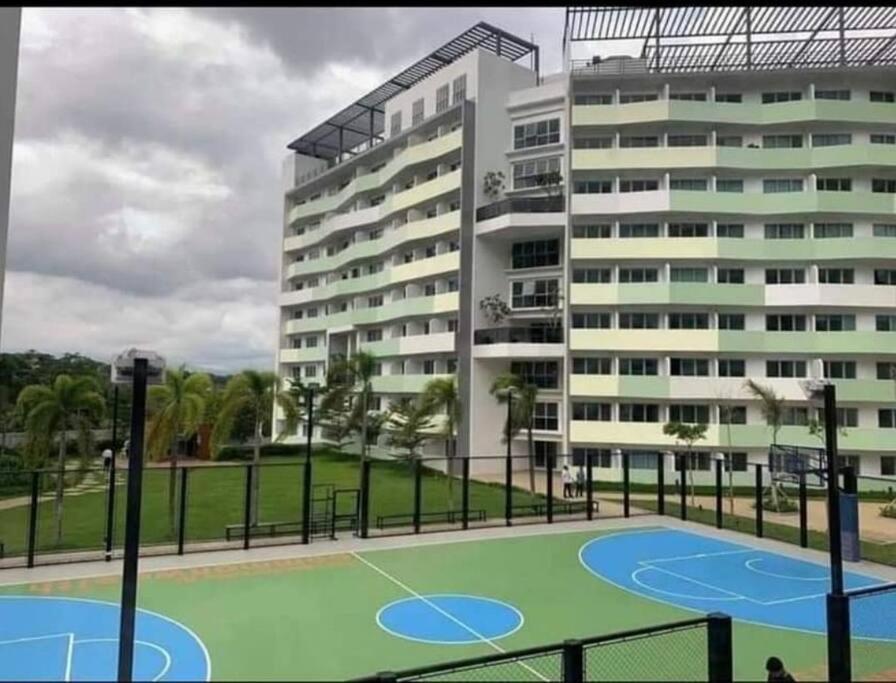 Apartment Private W/ Balcony Near Batasan, Ateneo, Up, Diliman, The Residences At Commonwealth *