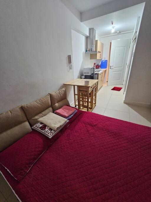 Apartment Private W/ Balcony Near Batasan, Ateneo, Up, Diliman, The Residences At Commonwealth Manila