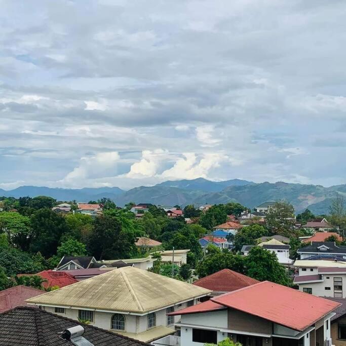 Private W/ Balcony Near Batasan, Ateneo, Up, Diliman, The Residences At Commonwealth * Manila