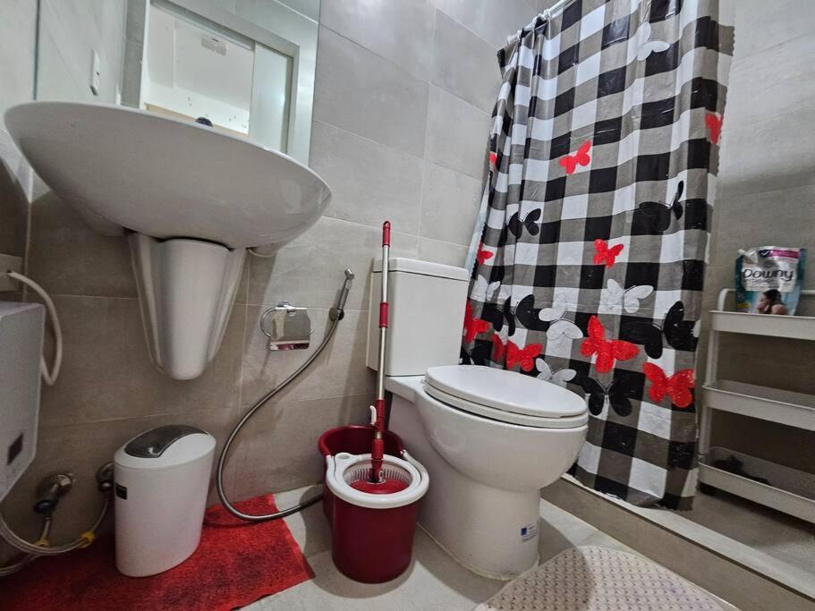Private W/ Balcony Near Batasan, Ateneo, Up, Diliman, The Residences At Commonwealth Apartment Manila